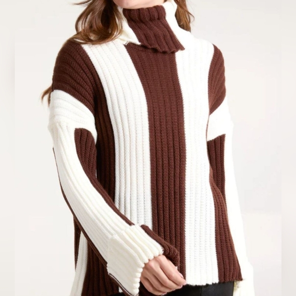 Black Colorblock Turtle Neck Sweater - Picture 8 of 10